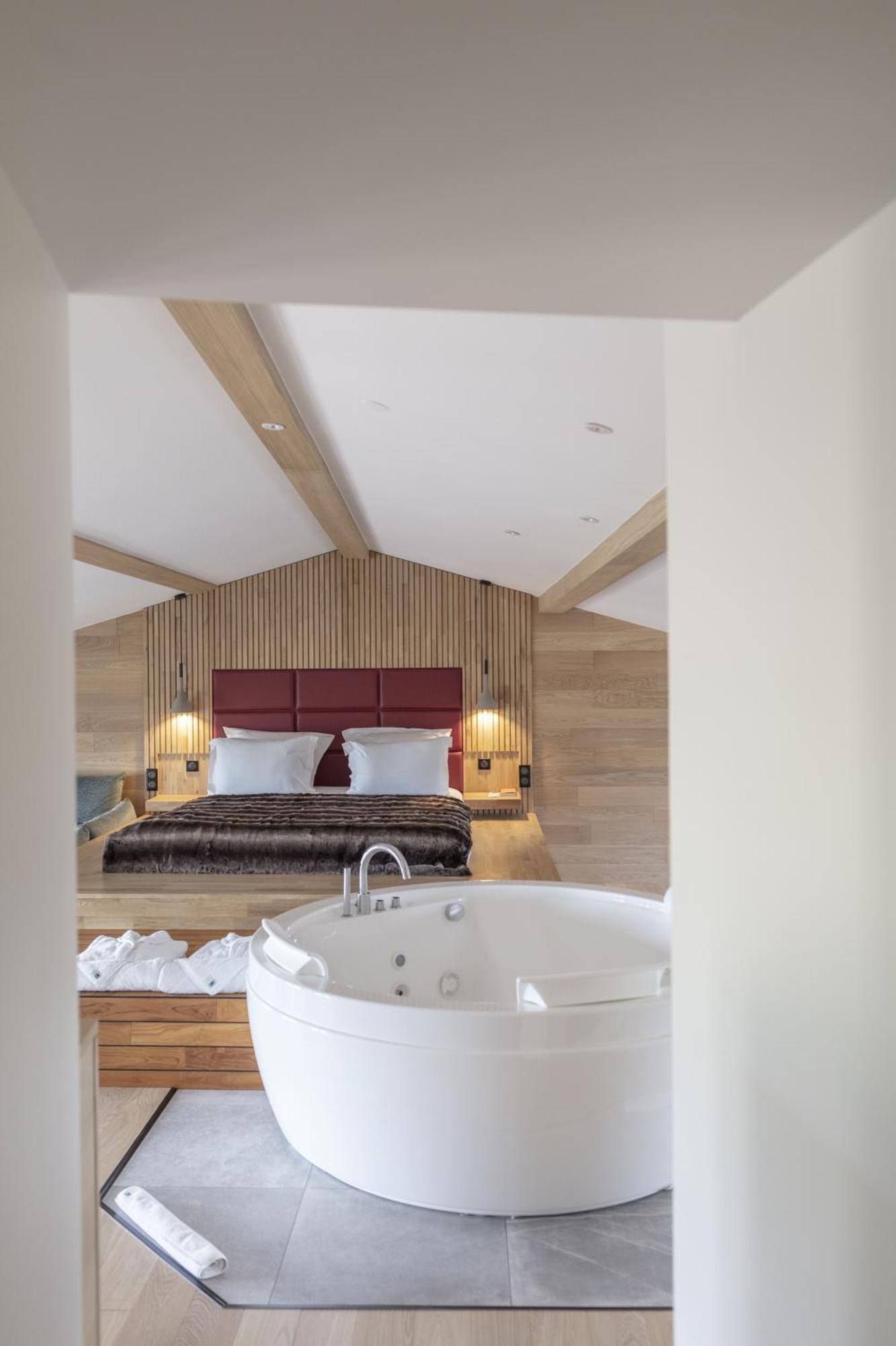 Hotel & Restaurant Origines Par Adrien Descouls - Teritoria Le Broc  Exterior photo